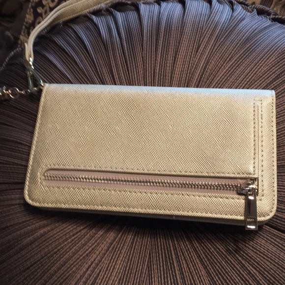 Francesca’s small smart phn wallet. - Picture 2 of 3